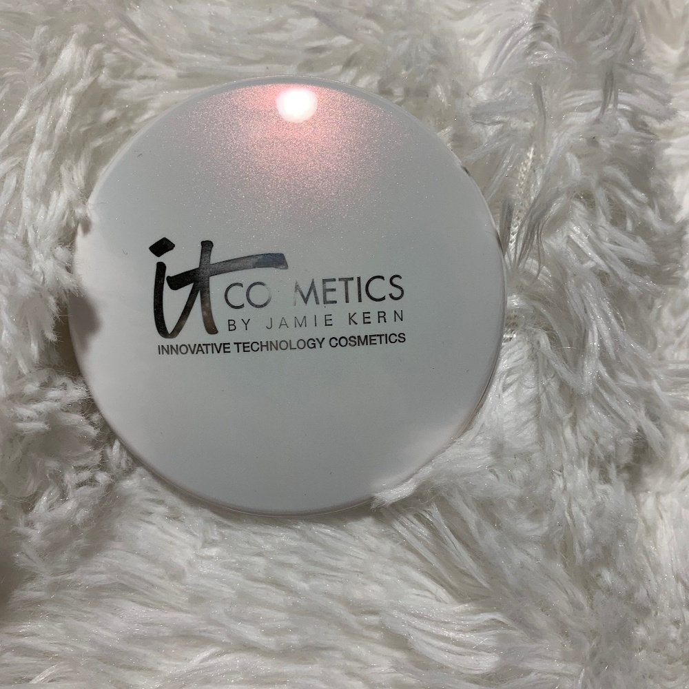 It Cosmetics, Celebration, Foundation, Illumination/in RICH